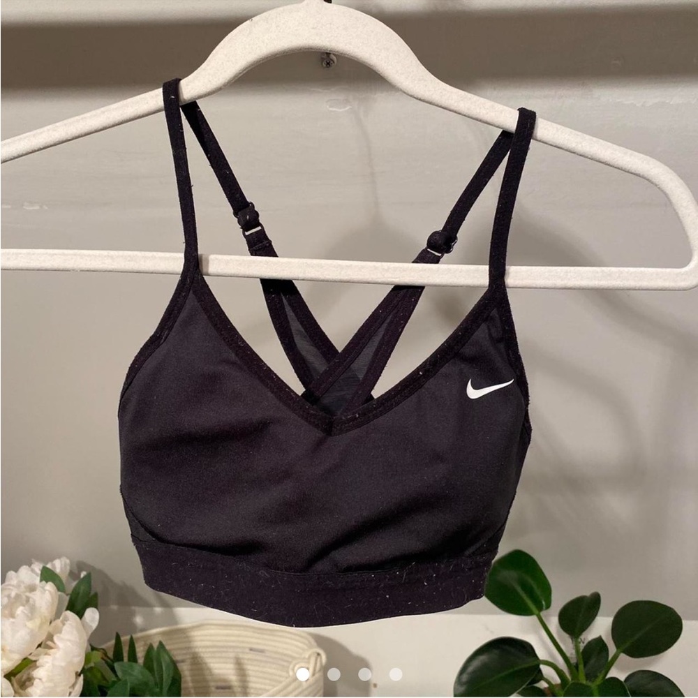 Black Crossback Nike Sportsbra. Size XS. Good condition.